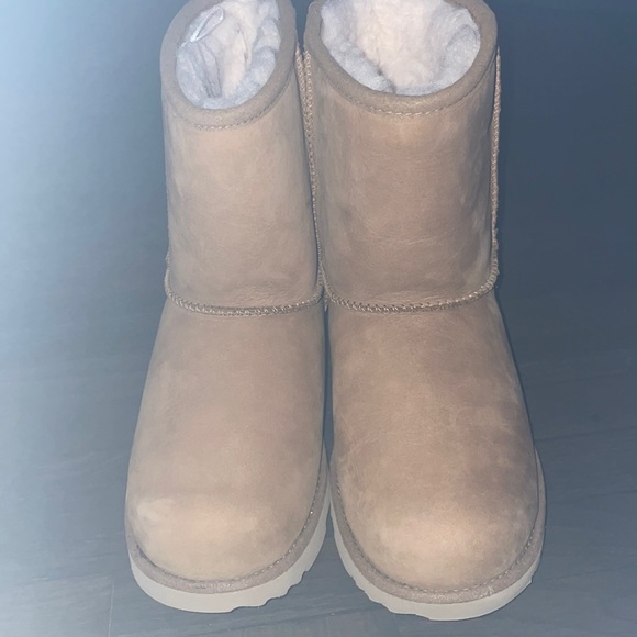 Ugg big kids classic || weather boot New ! - Picture 4 of 12